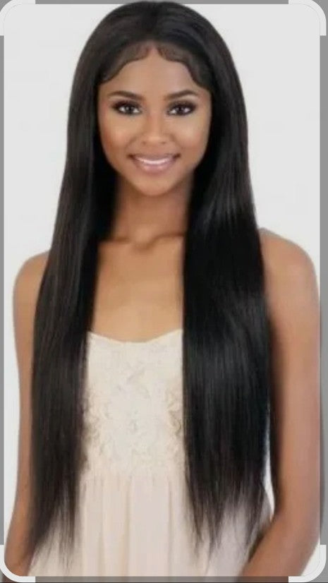 Perruque Lace Wig Brésilienne Straight Couleur Naturelle 28 pouces
